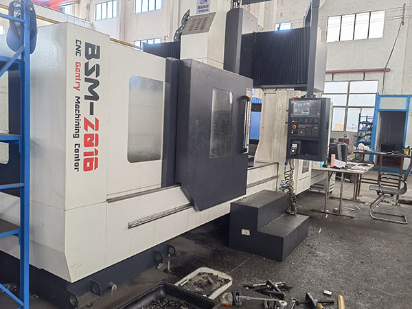 生產(chǎn)設(shè)備(數(shù)控龍門加工中心）